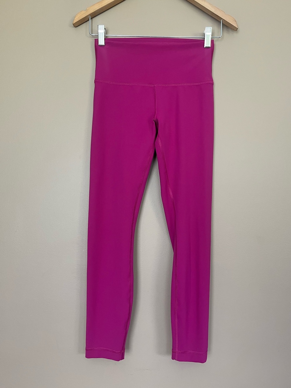 {Lululemon} Wunder Train High-Rise Tight 25" in Magenta Purple - Womens 6
